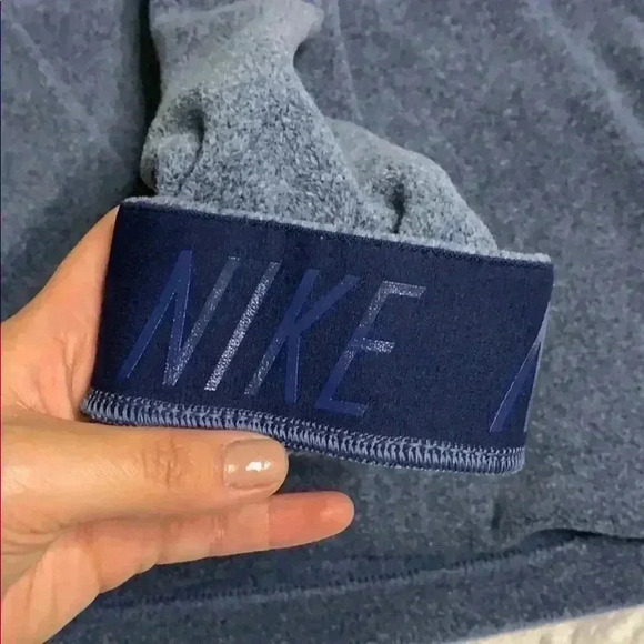 Nike - Picture 4 of 6